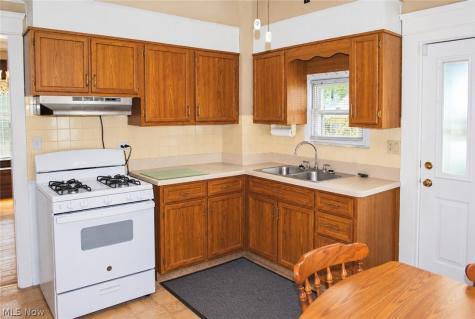 2070 W 100th Street Cleveland OH 44102