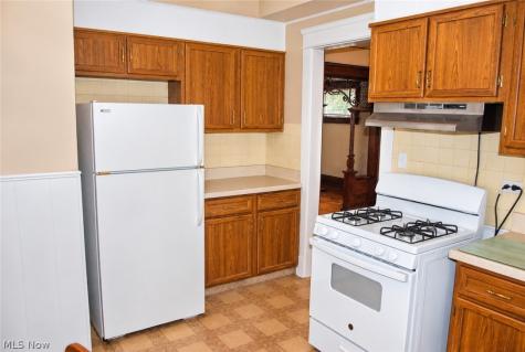 2070 W 100th Street Cleveland OH 44102