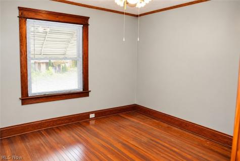 2070 W 100th Street Cleveland OH 44102