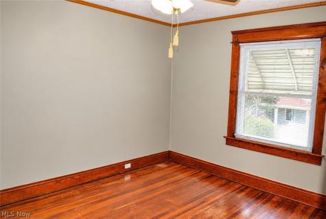 2070 W 100th Street Cleveland OH 44102