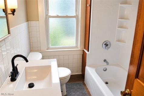 2070 W 100th Street Cleveland OH 44102