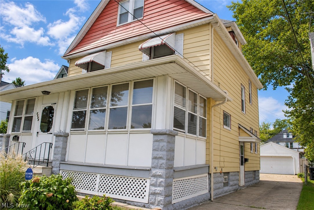2070 W 100th Street Cleveland OH 44102