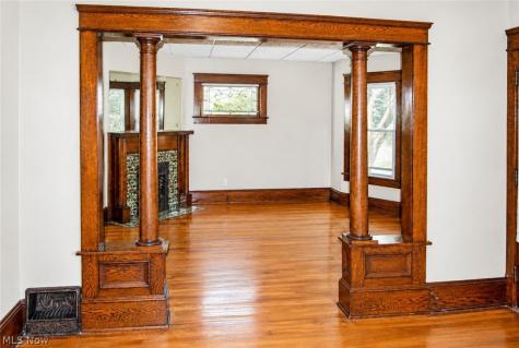 2070 W 100th Street Cleveland OH 44102