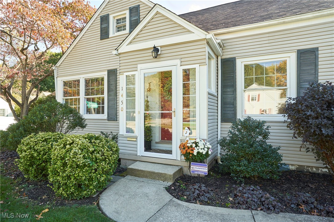 1450 Edgemoor Avenue Akron OH 44313