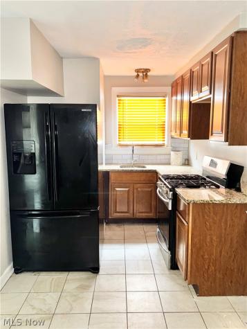 17015 Glendale Avenue Cleveland OH 44128
