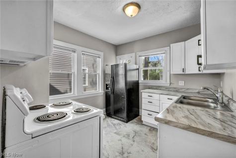 921 Helmsdale Road Cleveland Heights OH 44112