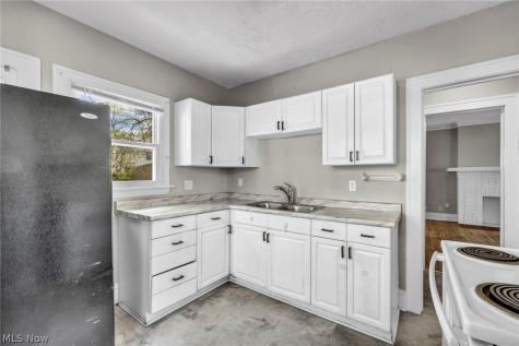 921 Helmsdale Road Cleveland Heights OH 44112