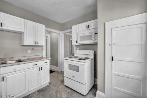 921 Helmsdale Road Cleveland Heights OH 44112