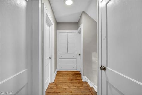 921 Helmsdale Road Cleveland Heights OH 44112