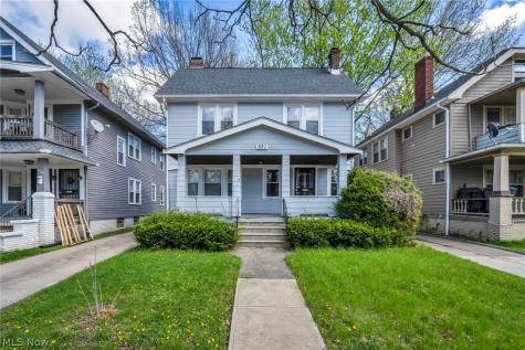 921 Helmsdale Road Cleveland Heights OH 44112
