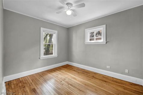 921 Helmsdale Road Cleveland Heights OH 44112