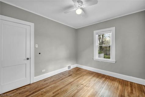 921 Helmsdale Road Cleveland Heights OH 44112