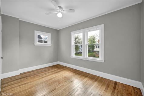 921 Helmsdale Road Cleveland Heights OH 44112