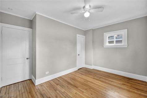 921 Helmsdale Road Cleveland Heights OH 44112