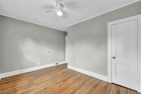 921 Helmsdale Road Cleveland Heights OH 44112