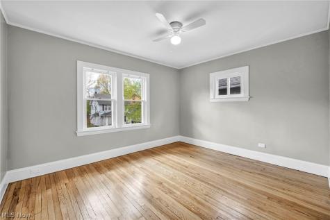921 Helmsdale Road Cleveland Heights OH 44112