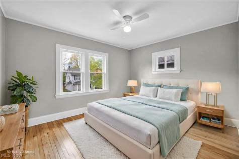 921 Helmsdale Road Cleveland Heights OH 44112