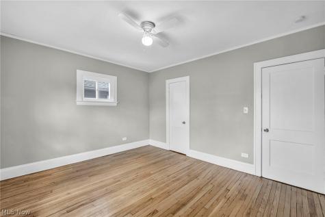 921 Helmsdale Road Cleveland Heights OH 44112