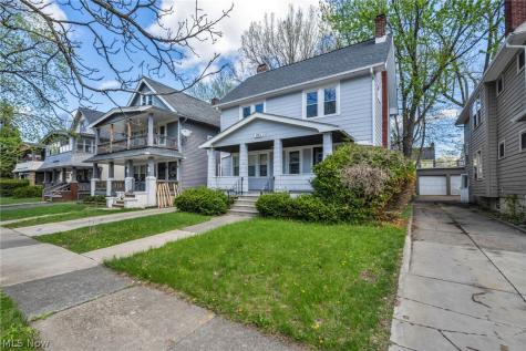 921 Helmsdale Road Cleveland Heights OH 44112