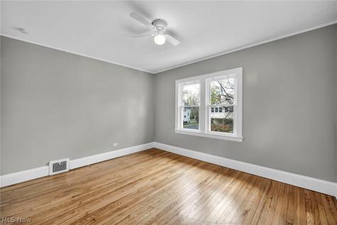 921 Helmsdale Road Cleveland Heights OH 44112