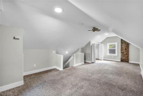 921 Helmsdale Road Cleveland Heights OH 44112