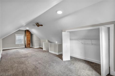 921 Helmsdale Road Cleveland Heights OH 44112