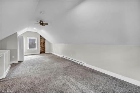 921 Helmsdale Road Cleveland Heights OH 44112