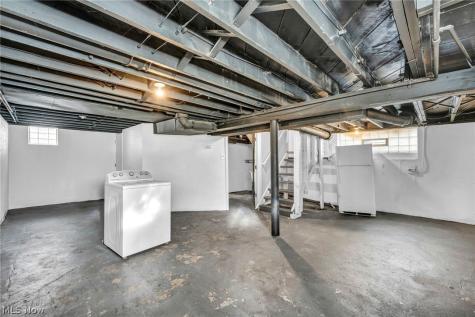 921 Helmsdale Road Cleveland Heights OH 44112