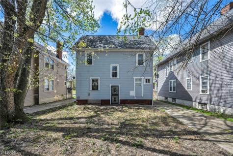 921 Helmsdale Road Cleveland Heights OH 44112