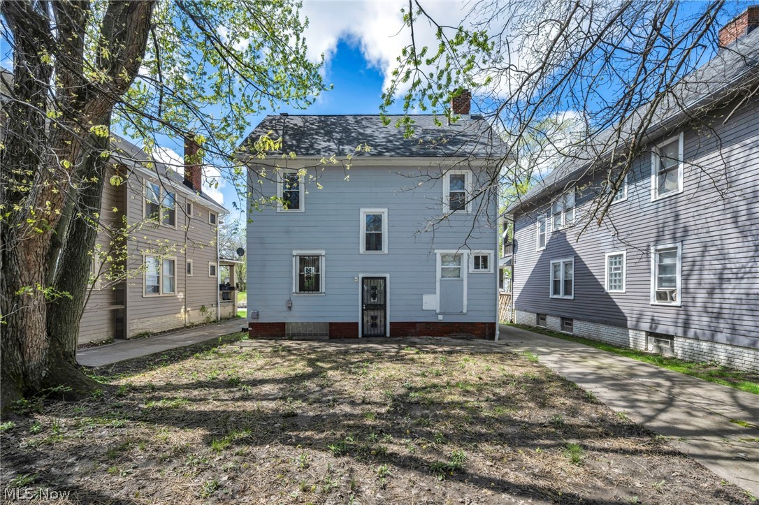 921 Helmsdale Road Cleveland Heights OH 44112
