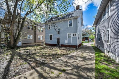 921 Helmsdale Road Cleveland Heights OH 44112