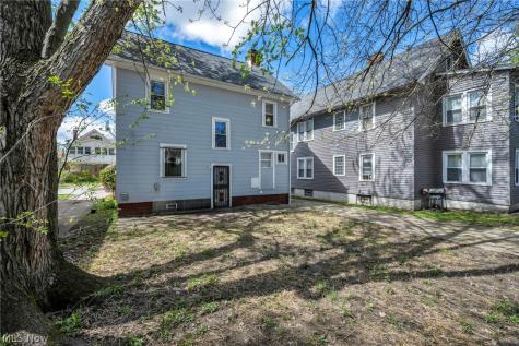 921 Helmsdale Road Cleveland Heights OH 44112