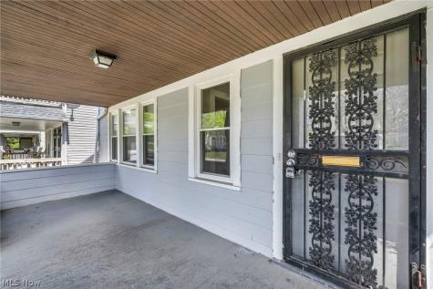 921 Helmsdale Road Cleveland Heights OH 44112