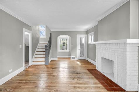 921 Helmsdale Road Cleveland Heights OH 44112