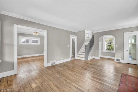921 Helmsdale Road Cleveland Heights OH 44112