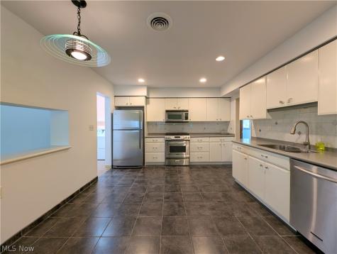 6986 Big Creek Parkway Middleburg Heights OH 44130