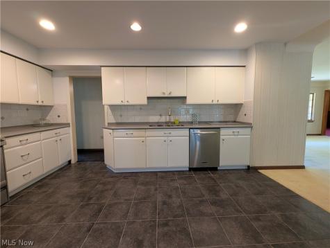 6986 Big Creek Parkway Middleburg Heights OH 44130
