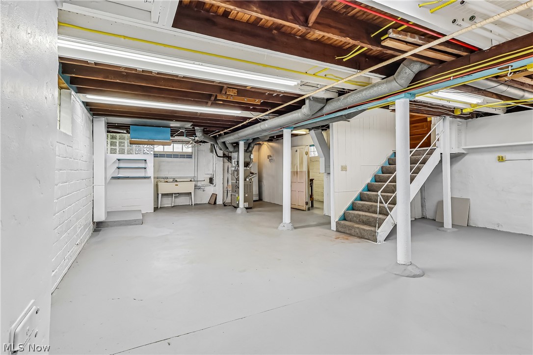 2033 Tate Avenue Cleveland OH 44109