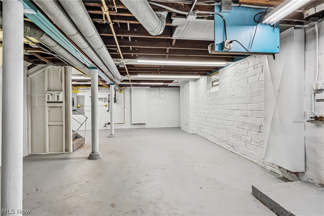 2033 Tate Avenue Cleveland OH 44109