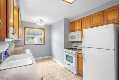 5721 Delora Avenue Cleveland OH 44144