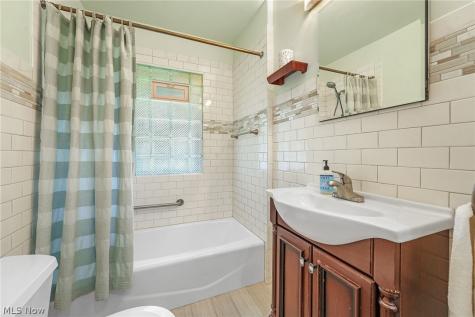 5721 Delora Avenue Cleveland OH 44144