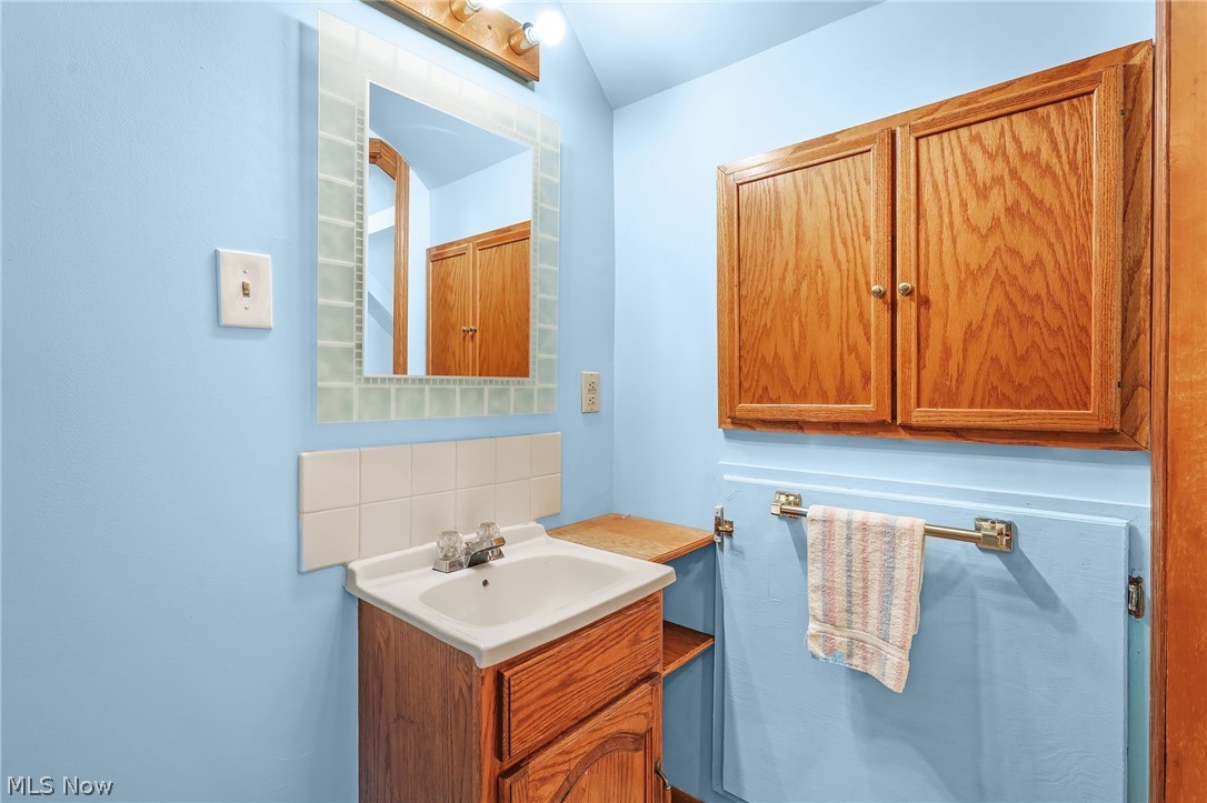 5721 Delora Avenue Cleveland OH 44144