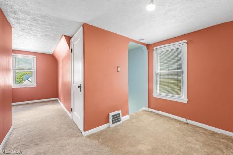 5721 Delora Avenue Cleveland OH 44144