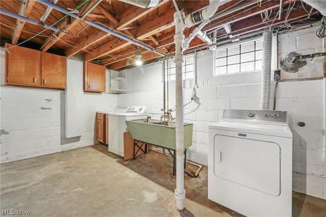 5721 Delora Avenue Cleveland OH 44144