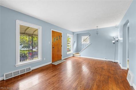 5721 Delora Avenue Cleveland OH 44144