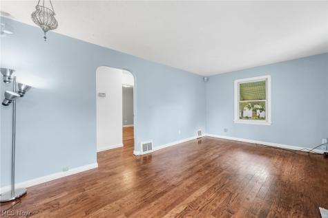 5721 Delora Avenue Cleveland OH 44144