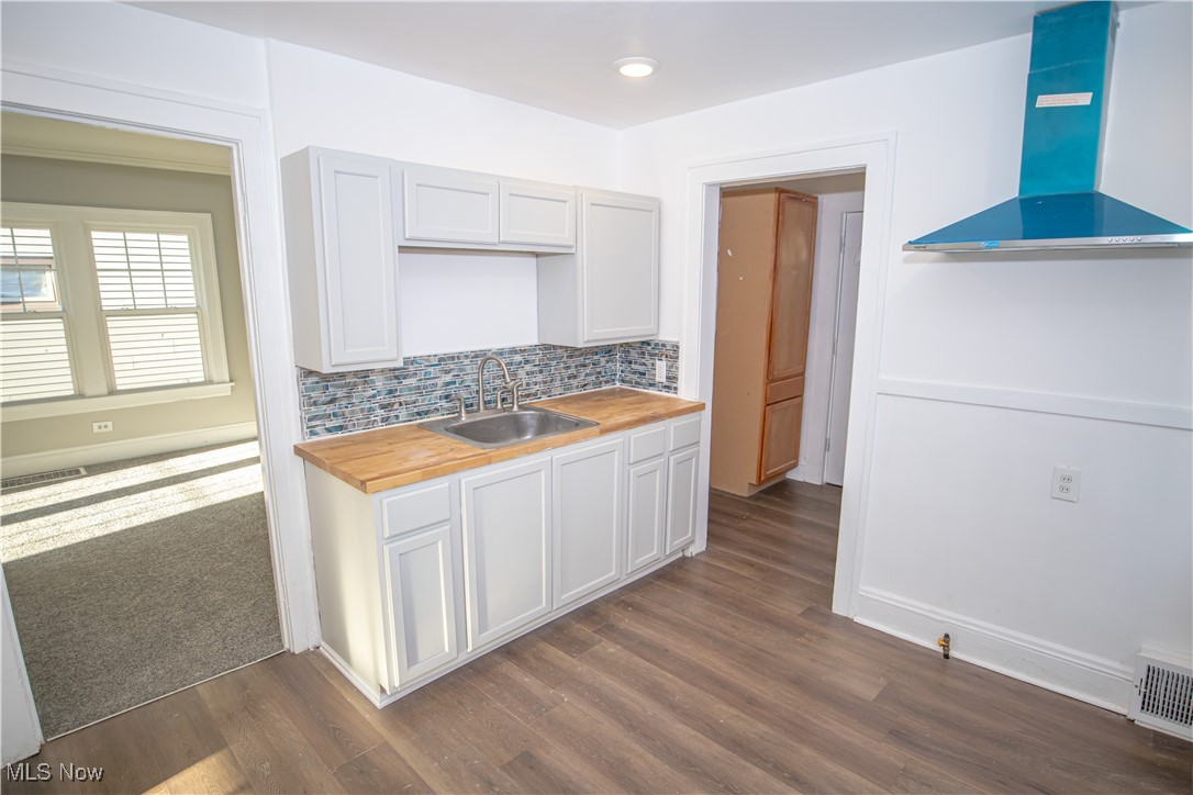 2119 Rossmoor Road Cleveland Heights OH 44118