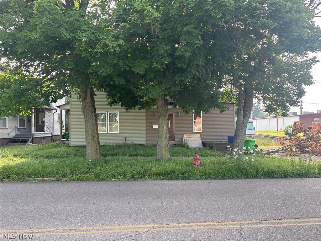 405 N Uhrich Street Uhrichsville OH 44683