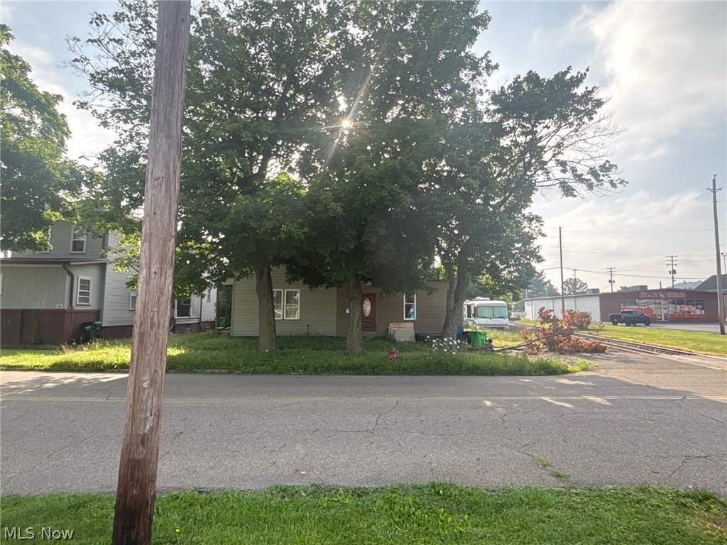 405 N Uhrich Street Uhrichsville OH 44683