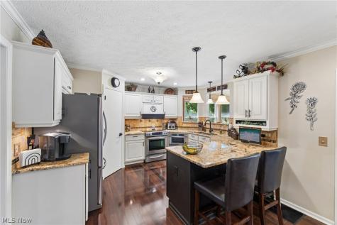3842 Kippford Circle NW Uniontown OH 44685